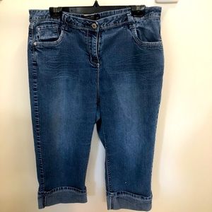 Pennington’s Slightly Curvy Fit jean capris